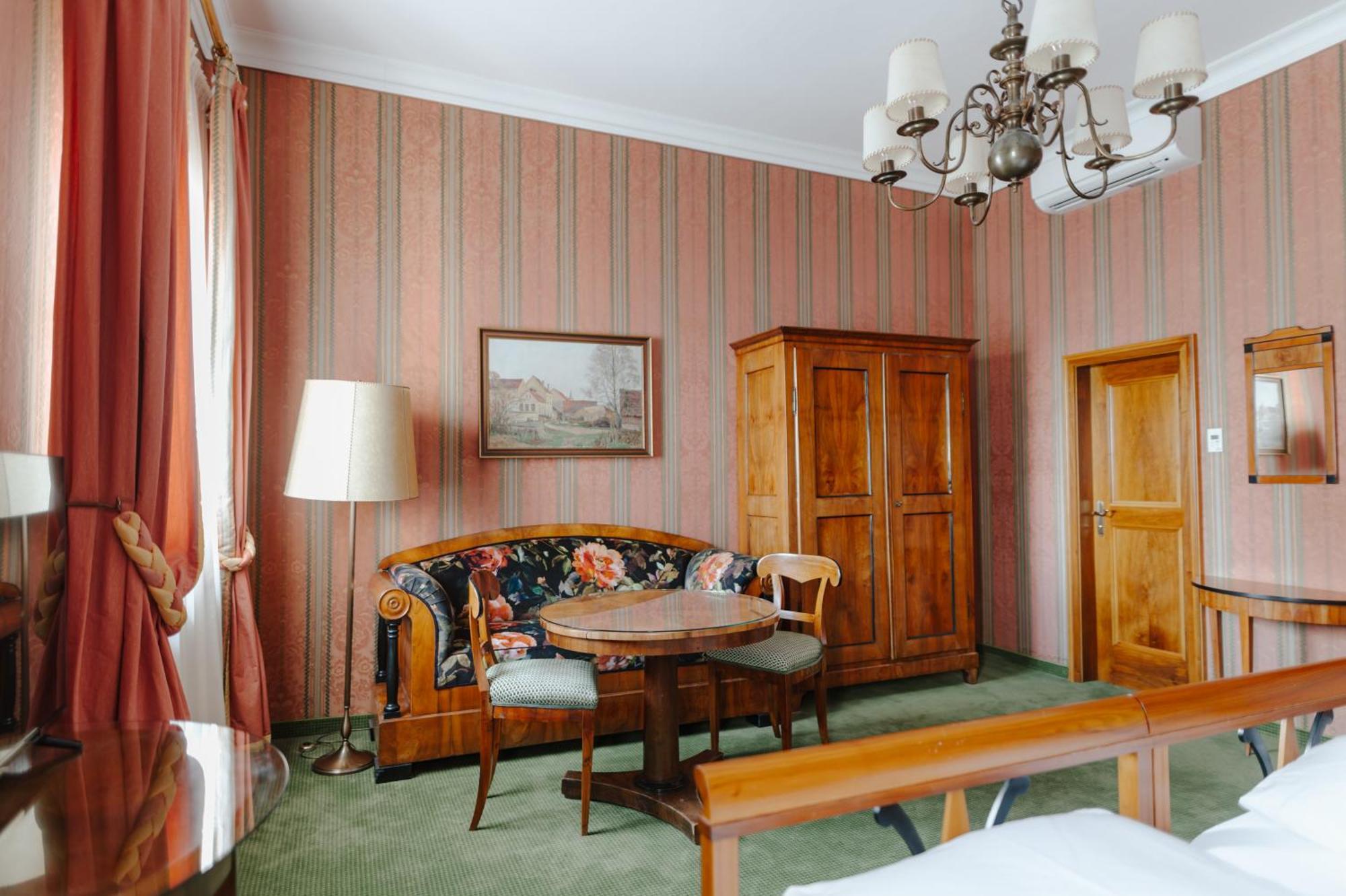 Romantik Hotel Zur Post Fuerstenfeldbruck Exterior foto