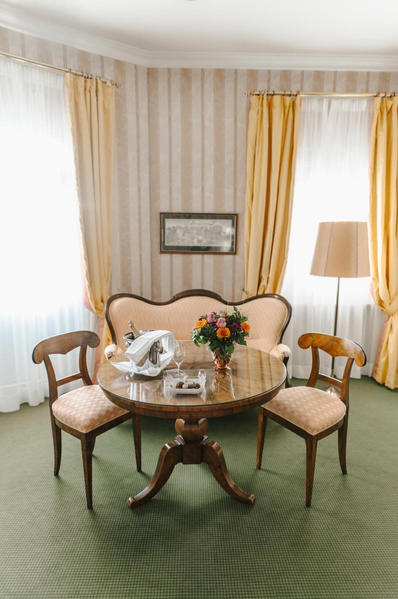 Romantik Hotel Zur Post Fuerstenfeldbruck Exterior foto